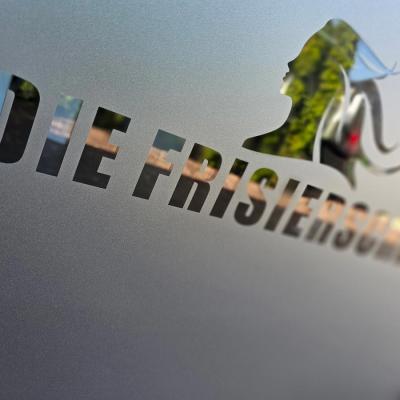 07 Beklebung Tresen Fenster 01